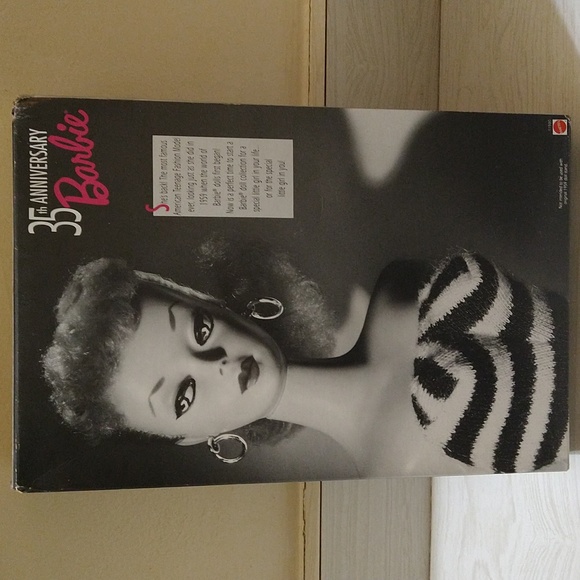Vintage 1993 35th Anniversary Special Edition Barbie Reproduction - Picture 4 of 7